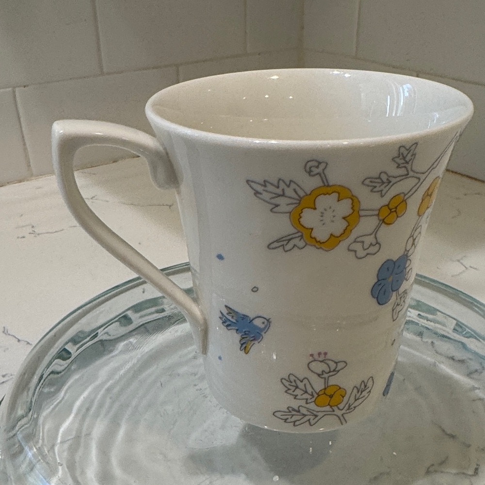 Floral Ceramic Mug with Korean Script - Picture 5 of 11